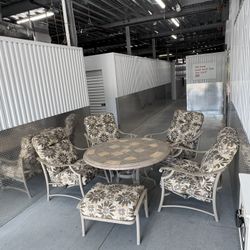 Tropitone patio set table and 4 chairs  Beautiful set  6 pieces in total  50 inch the table