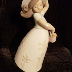Lladro Porcelain Little Dasiy