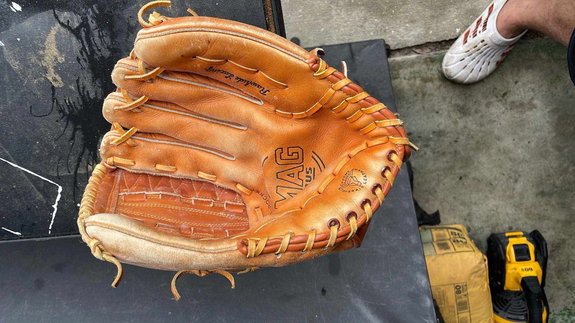 Vintage MAG Plus Right Handed Thrower