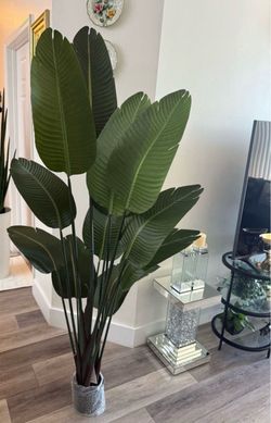 Pretty artificial plant 6 ft tall ! Brand New