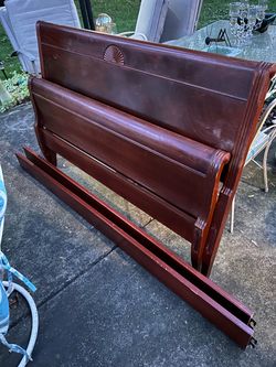 Free antique Full Size Sleigh bed