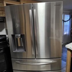 Samsung RF24R7201SR Refrigerator