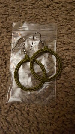 woman earrings handmade
