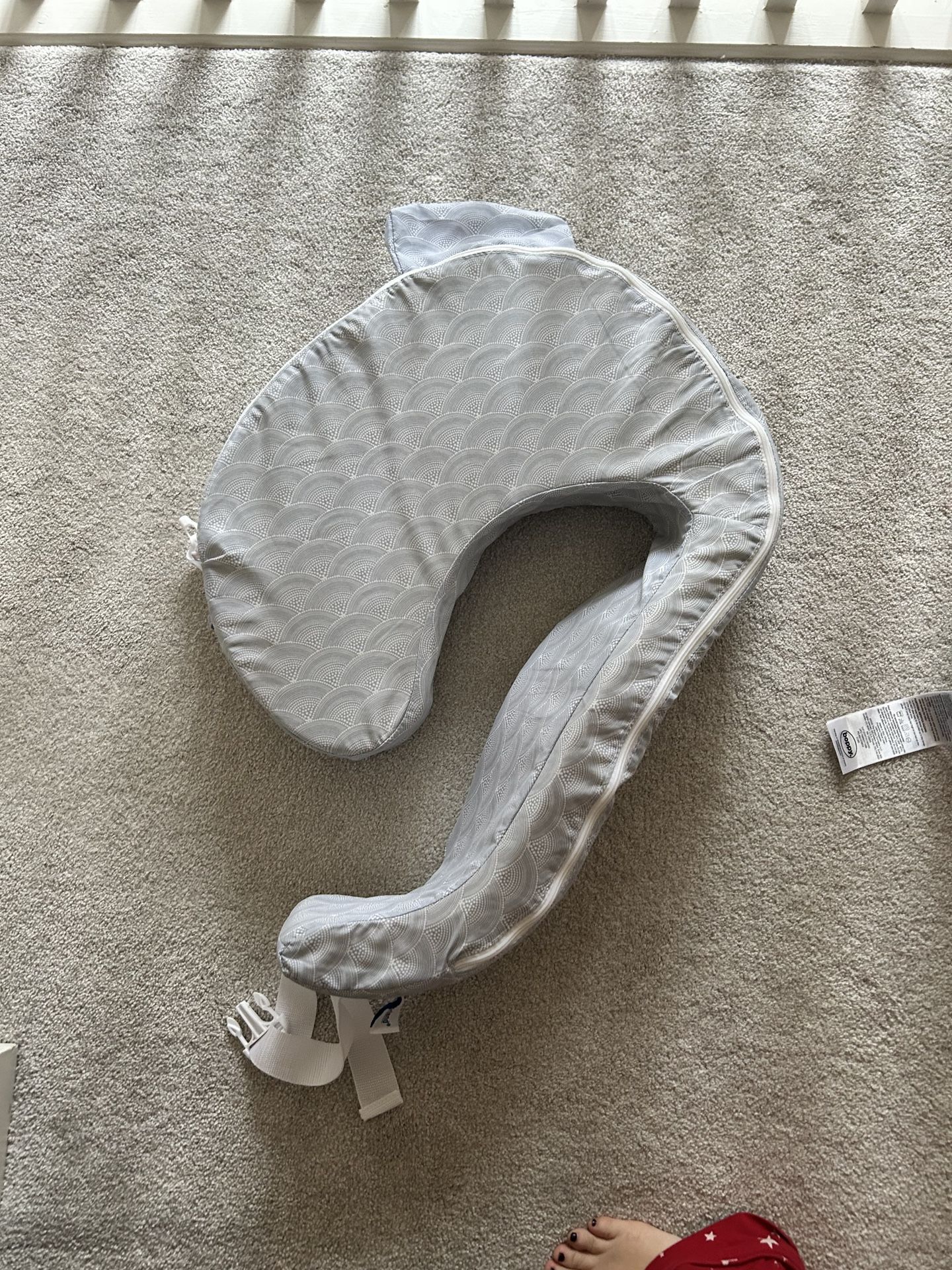 2 Breastfeeding Pillows To Hold Baby