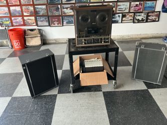 Reel to real akai with nice akai speakers and lot of reels with pre recorded music