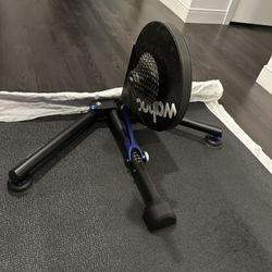 Wahoo Kickr v5 with Cassette & Kickr Floormat