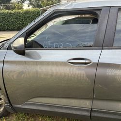     2021-2023 Chevy trailblazer door Front Door 600 Back Door 550