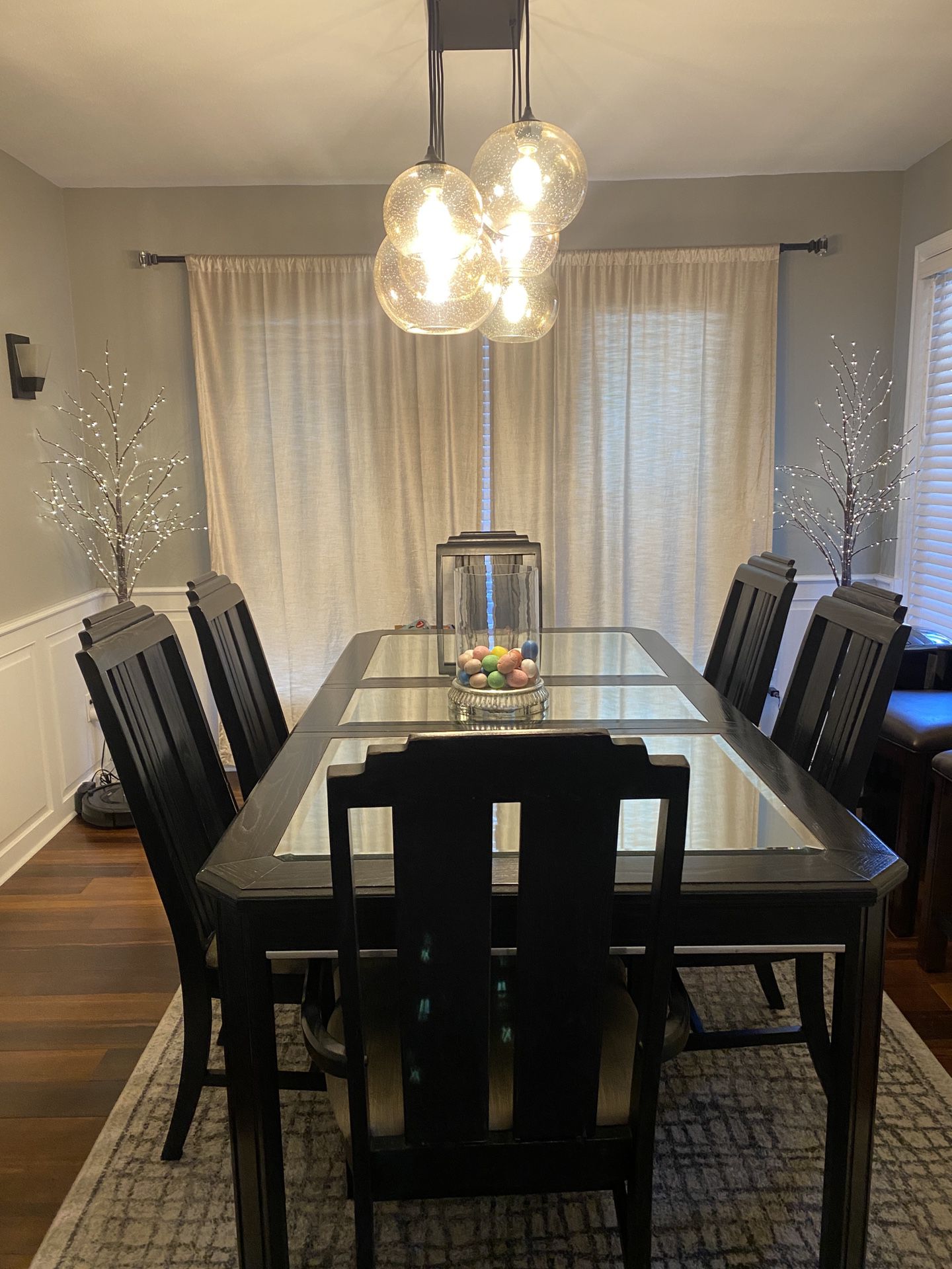 Solid Wood Black Mirrored Dining Table and Chairs
