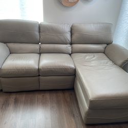 La-Z-Boy Reese Sectional Sofa Recliner with chaise, white leather