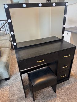 Makeup vanity