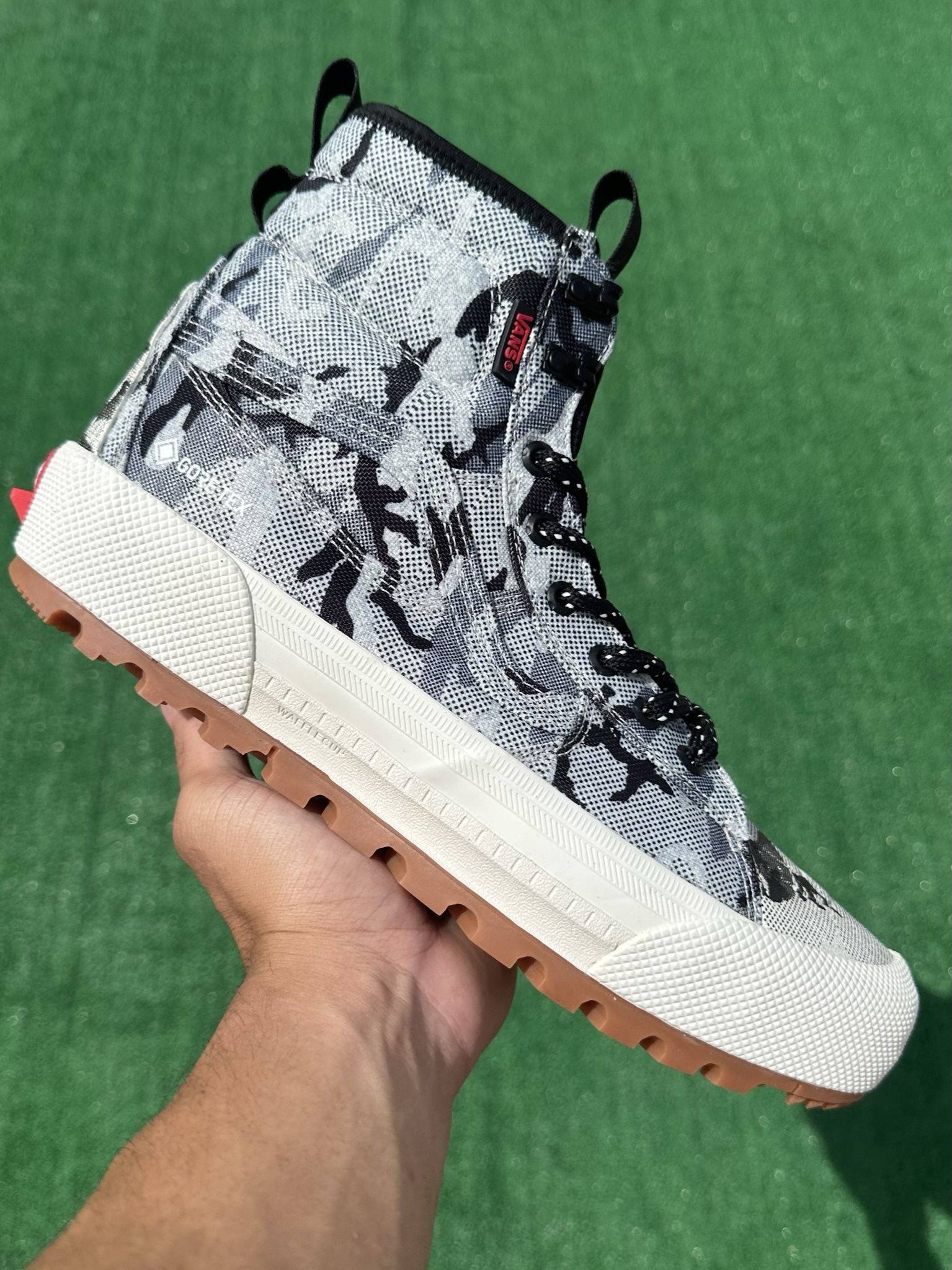 VANS SK8-HI GORE-TEX MTE-3 “GREY CAMO” (Size 10, Men’s)