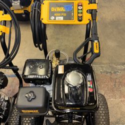 (Used Like New) Dewalt 4000 PSI 3.5 GPM Gas Cold Water Pressure Washer with HONDA GX270