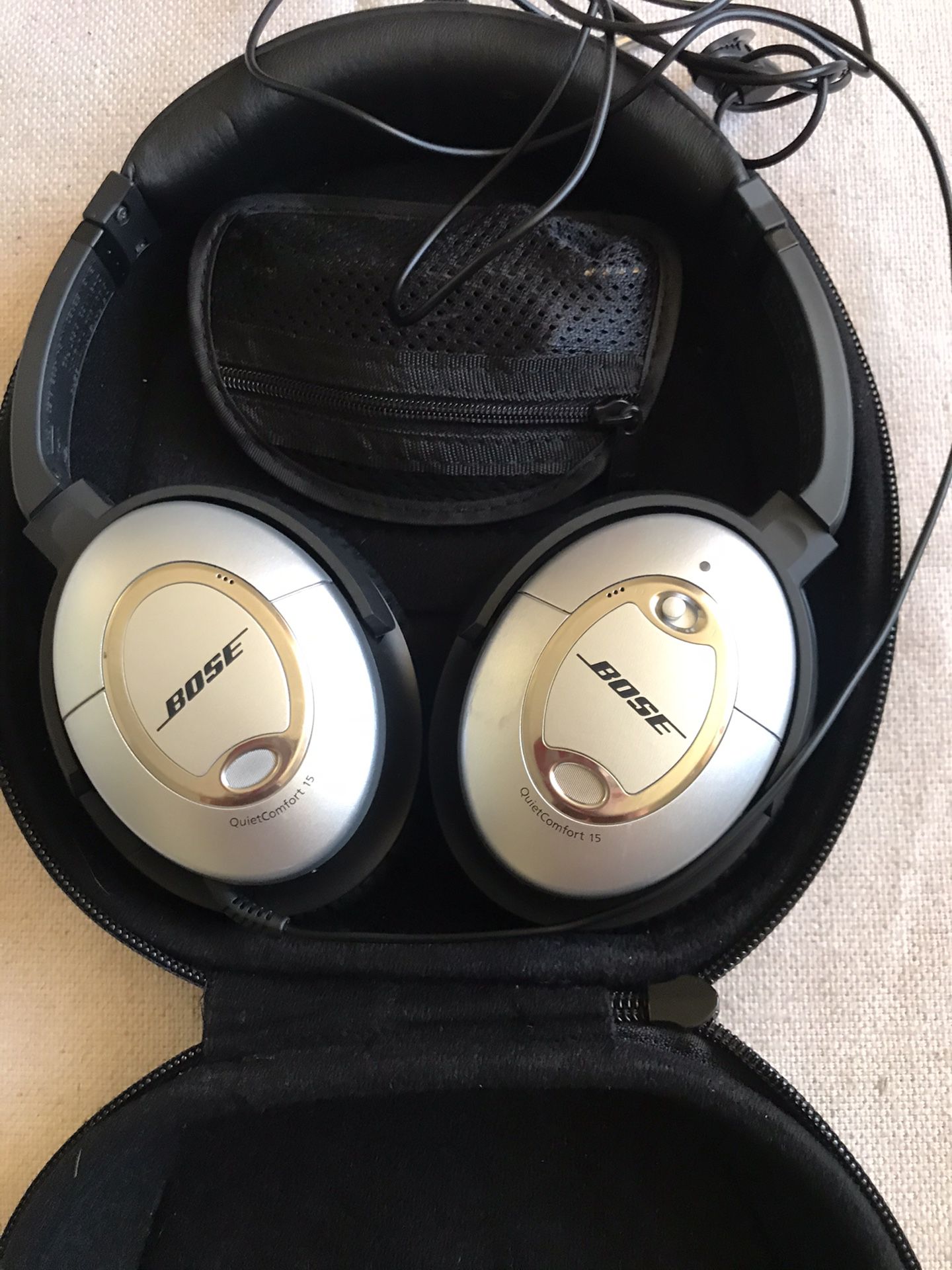 Bose Acoustic Noise Cancelling Headphones 15