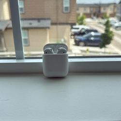 Old White Apple  Airpods 
