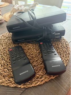 Magnavox DTV Digital to Analog SDTV TV Converter Box w/ Remote