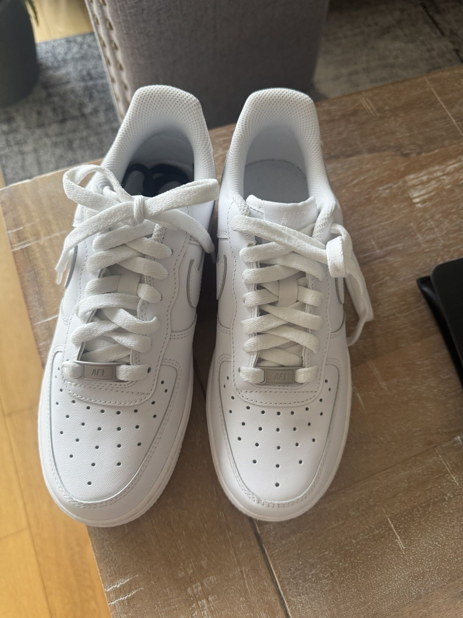 White Nike Air Force 1 (BRAND NEW) (Sz W7)
