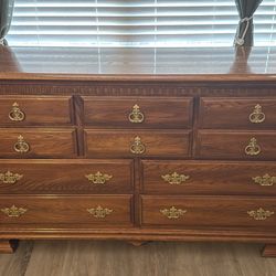 Full Oak Dresser - Comes With Attachable Mirror 