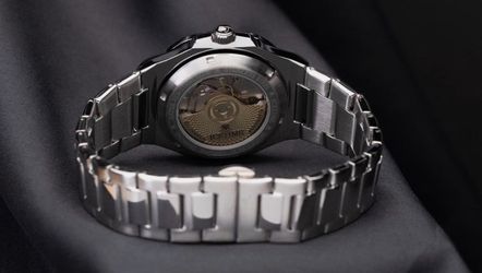 Beautiful watch..Ice time skeleton watch automatic with genuine diamonds on bezel