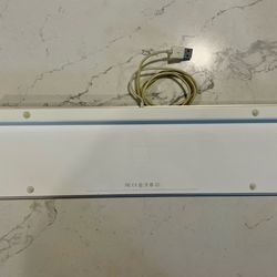 Apple Wired Keyboard (USB) – Works Perfect