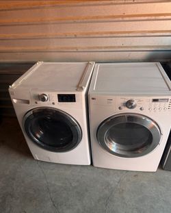 White Kenmore Washer And LG Gas Dryer