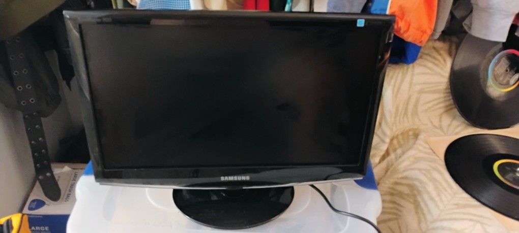 18" Samsung Monitor 