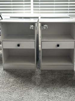 2 Nightstands