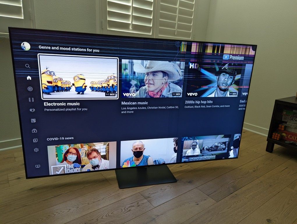 Samsung Q8 QLED tv 65 Inch Broken Screen