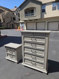Jerome's Legion Dresser & Night Stand Set in Grey