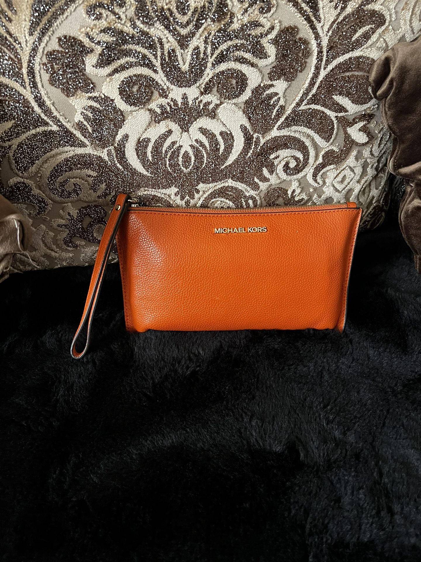 Micheal Kors wristlet