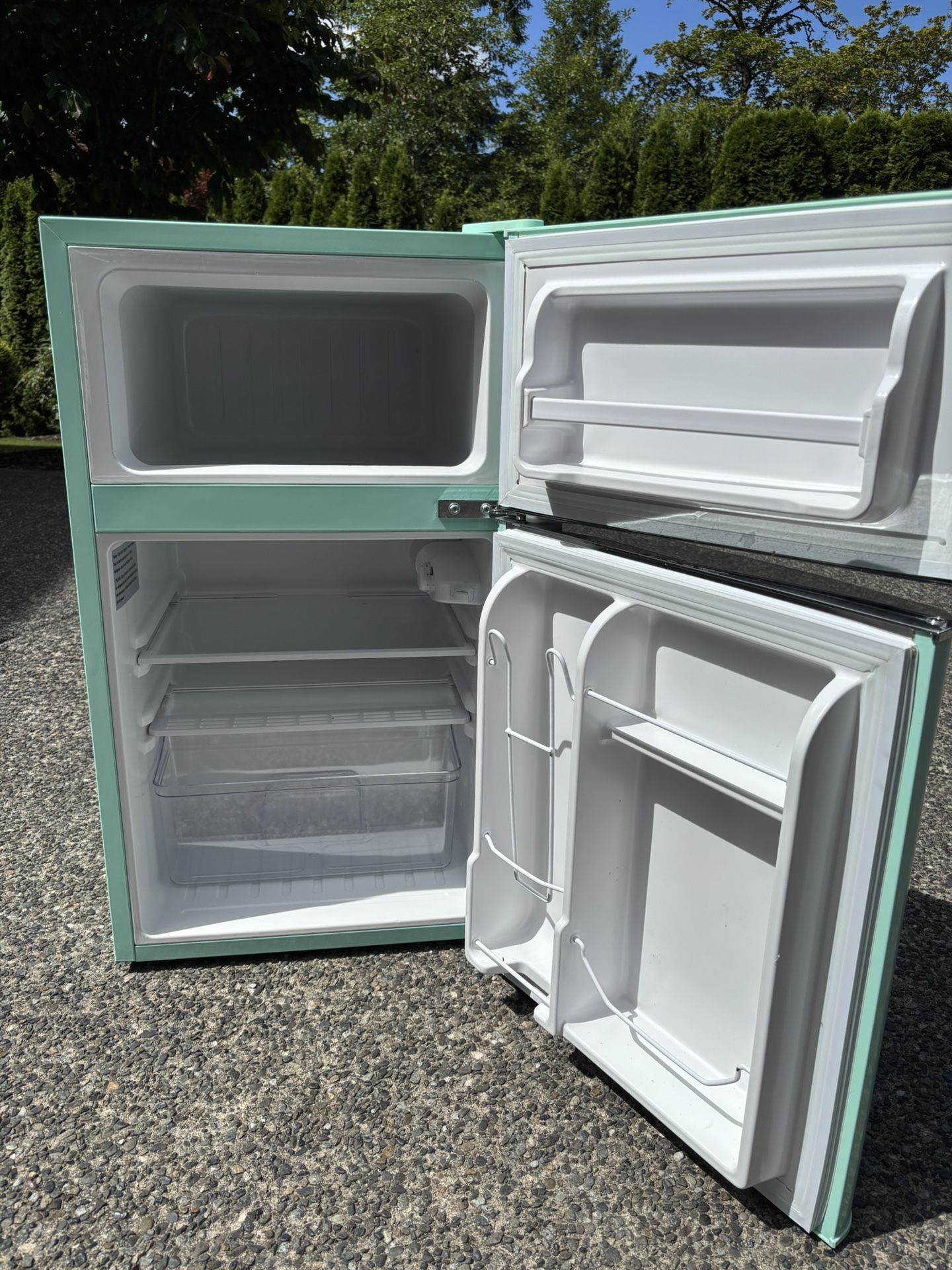 Magic Chef Mini fridge