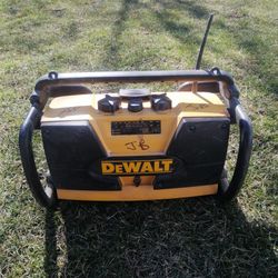 DeWalt Radio 18 Volt Battery Or Plug In