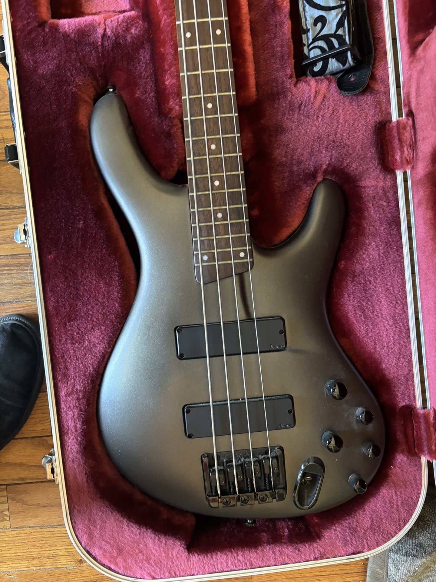 Ibanez bass guitar 34inch Full Scale