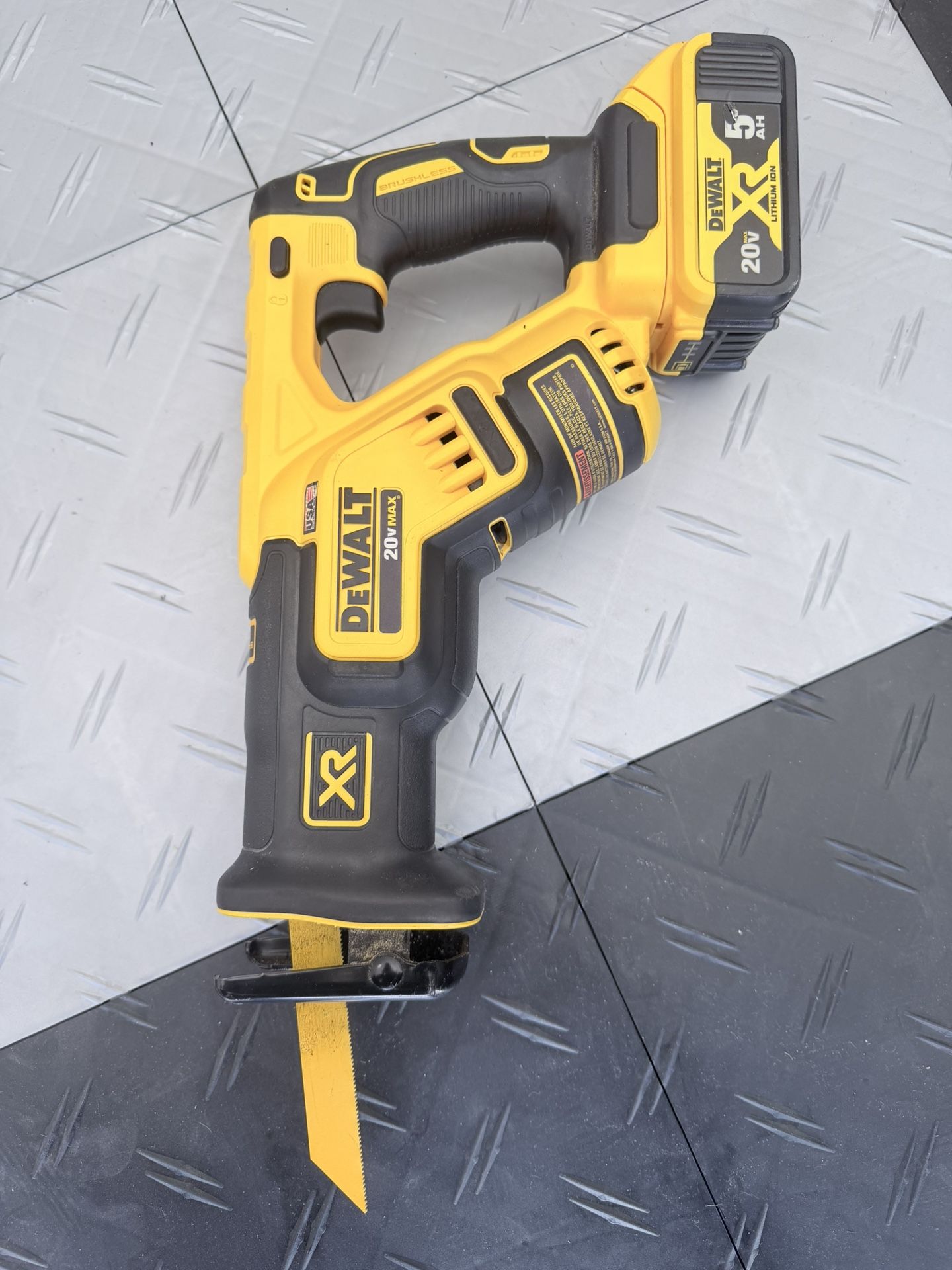 DEWALT 20V MAX XR Reciprocating Saw, Compact, Tool Only (DCS367B)