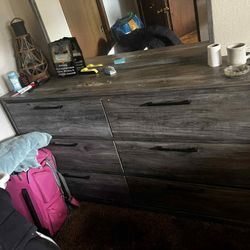 Bedroom Set W/ King Bed Frame 