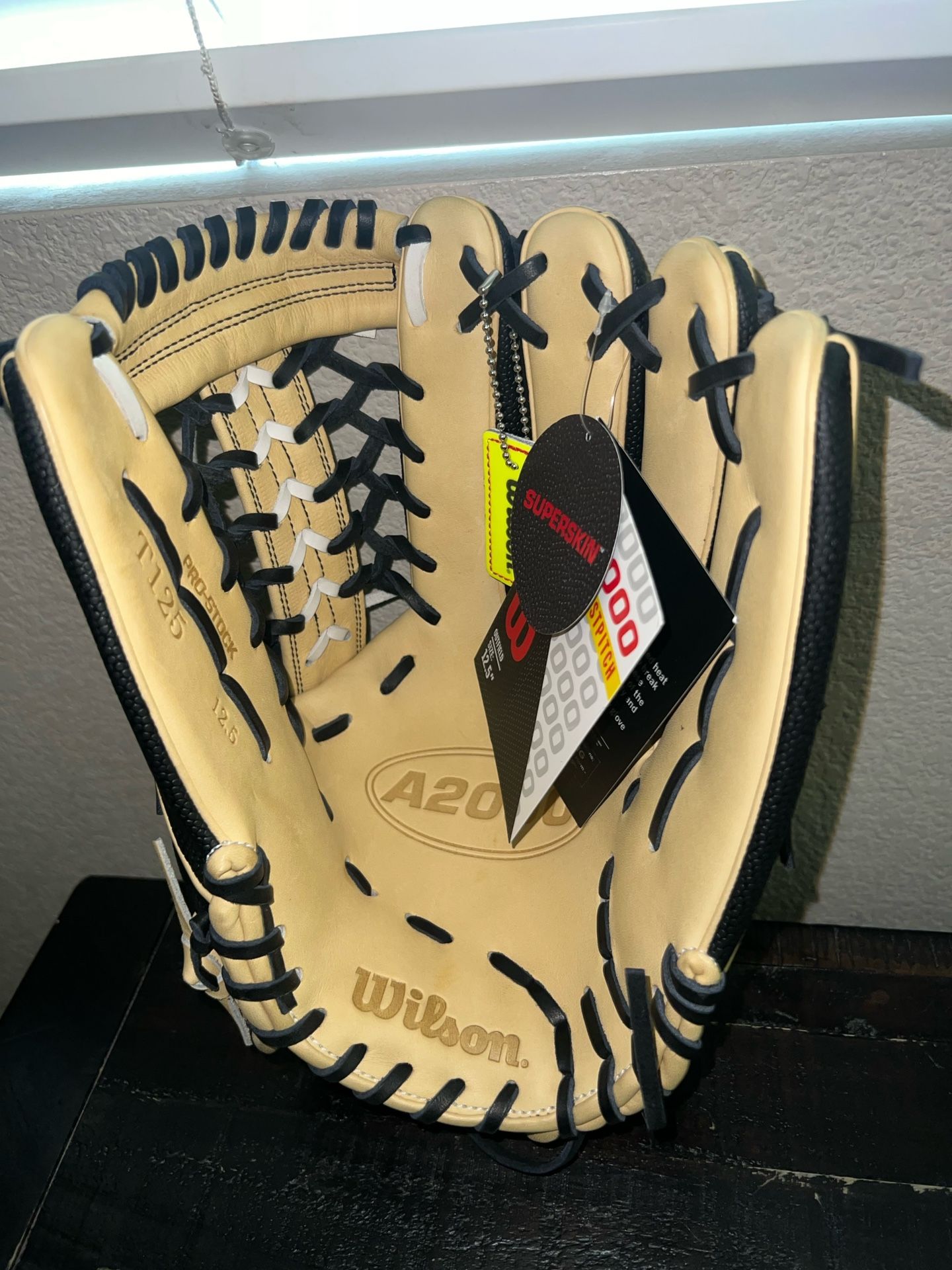 Softball Glove | A2000 Fastpitch Wilson outfielders glove 12.5 inch * BRAND NEW*