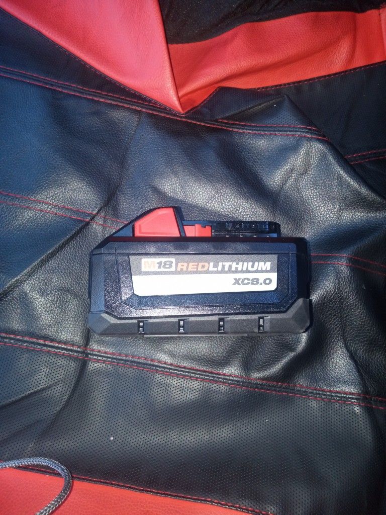Milwaukee M18 High output XC8.0 Battery And Flashlights