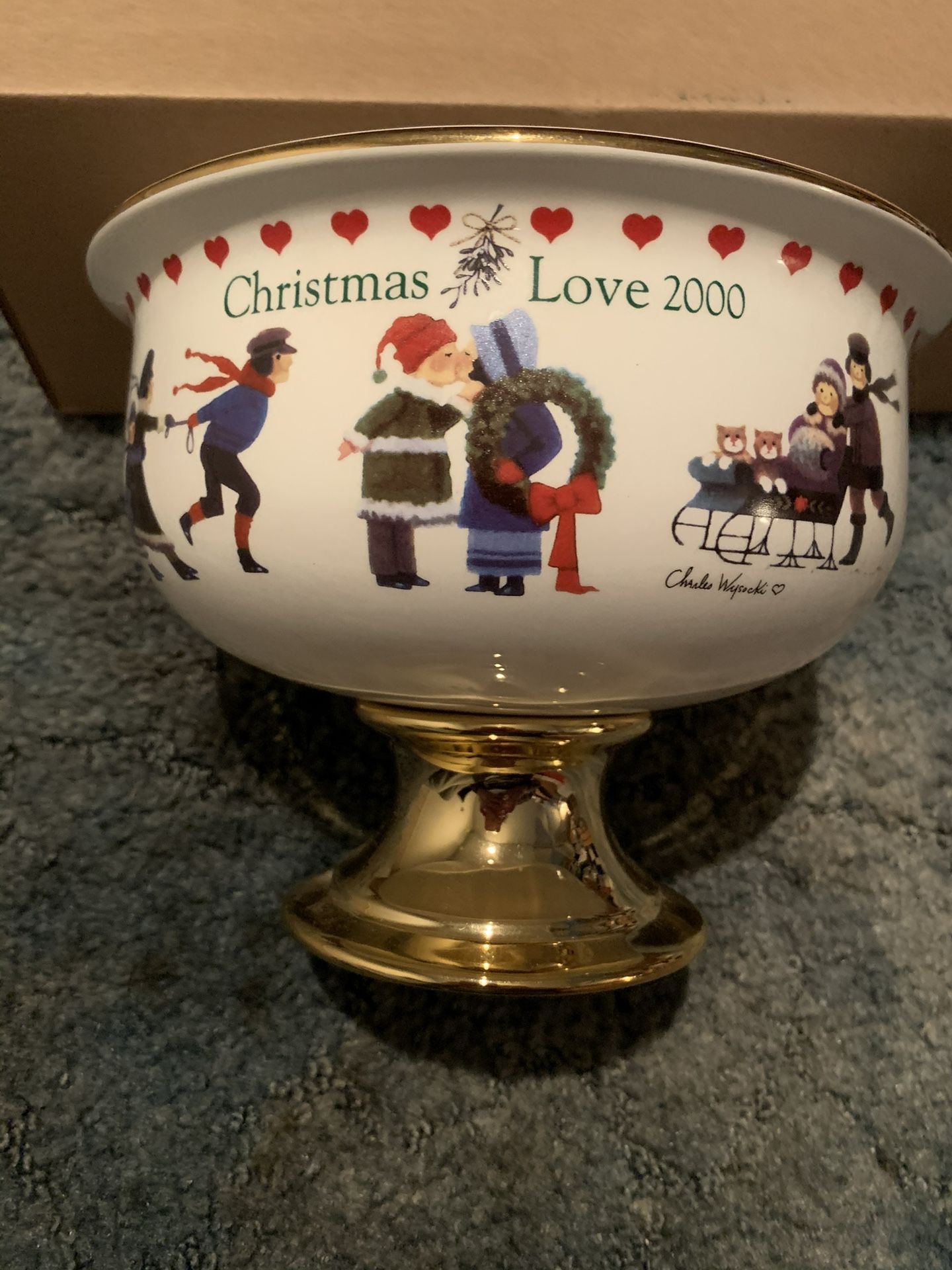 Vintage Charles Wysocki Teleflora Christmas Love 2000 Porcelain Pedestal Fruits Bowl / Vase / Planter