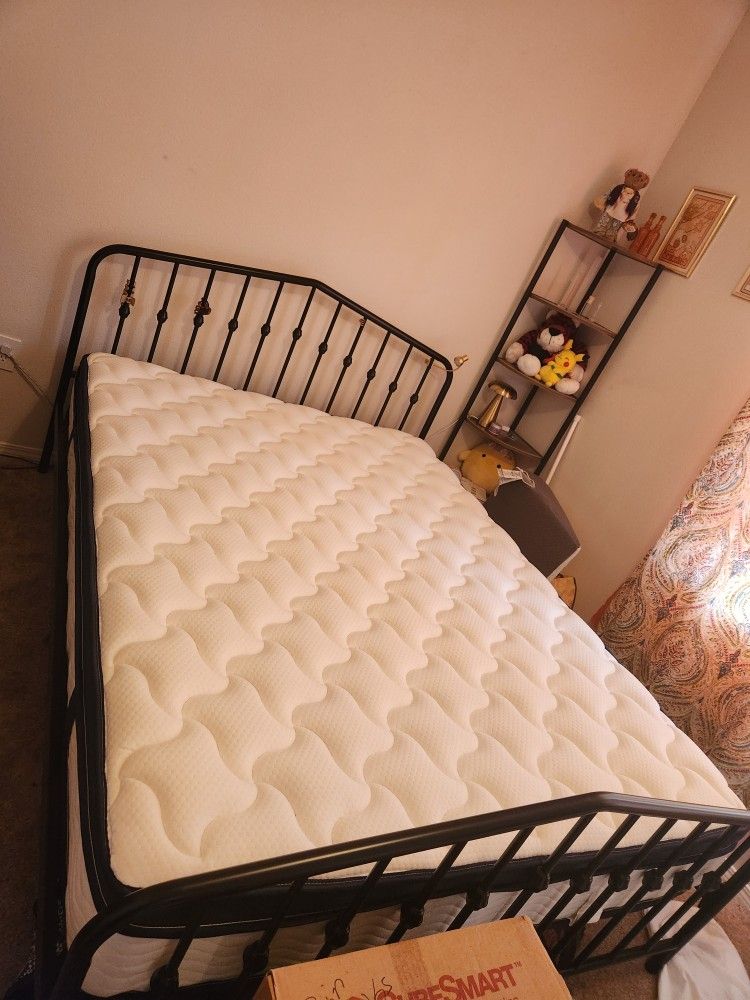 Queen Size Matress
