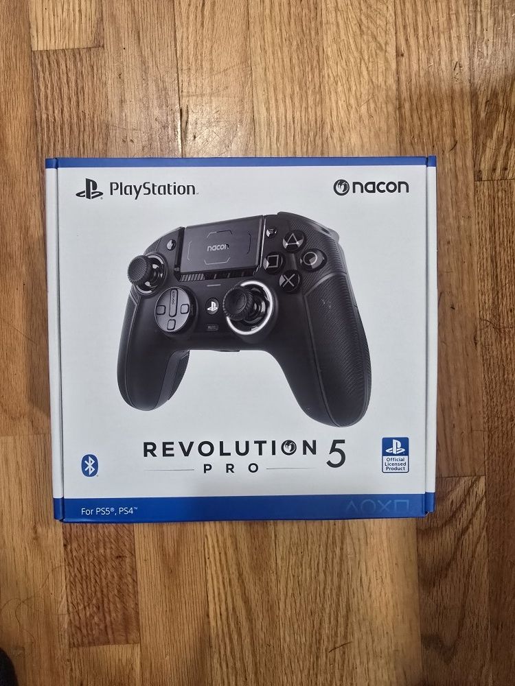Revolution 5Nacon pro controller brand new sealed
