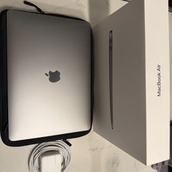 Apple MacBook Air M1 With Case, Box, Mouse + Mouse Pad