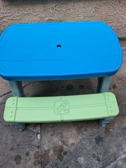 Picnic table