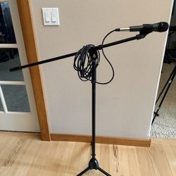 Sennheiser E815s Dynamic Microphone Like New With Have Duty Stand &12’cable