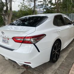 2018  Toyota Camry SE