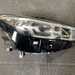 BMW G11 Headlight With Cracked Lens
