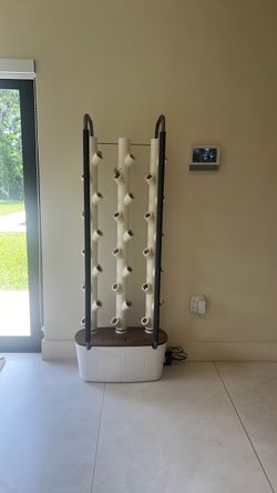 Gardyn smart hydroponic indoor garden