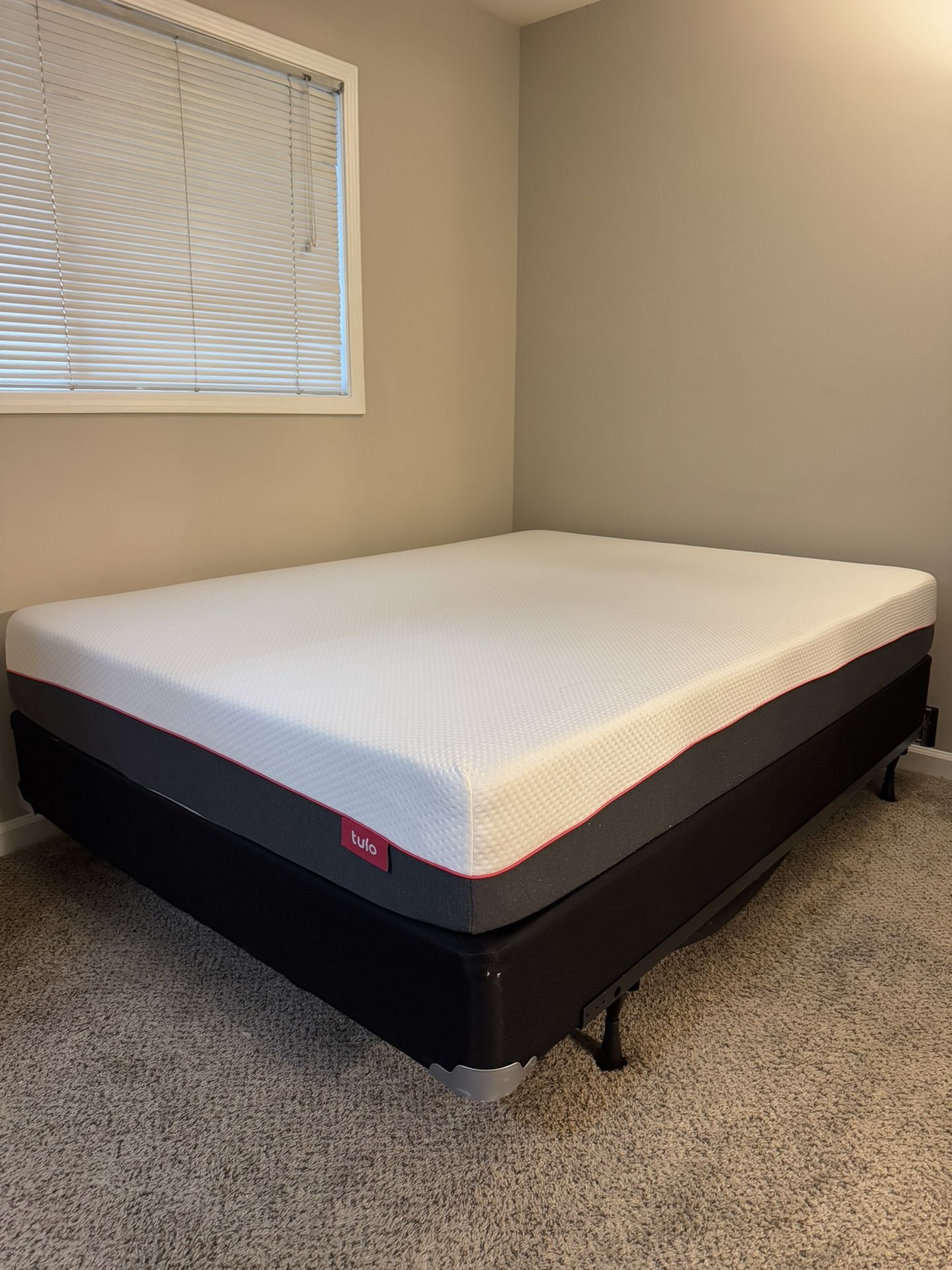 Queen Tulo Memory Foam Mattress Set – Like New