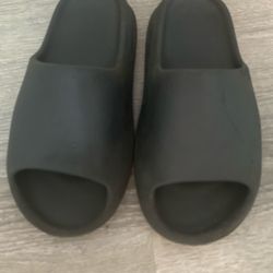 Yeezy Slide  Size 9us Dark Grey 