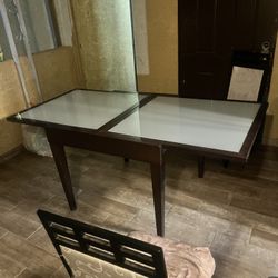 Expandable diningroom table