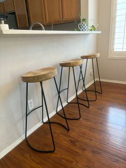 Geonna solid wood stool