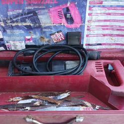 Milwaukee Super Sawzall. 6527. w/case 